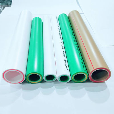 Ligne de production de tuyaux PPR Diamètre 16 mm-63 mm 0,6-0,8 Mpa Granules sous pression d'air